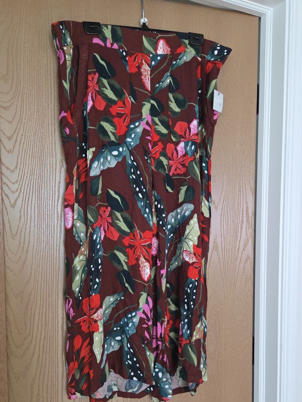 Cupio NWT Burgundy Floral Wide Leg Pants with Red & Pink Blooms, 1x